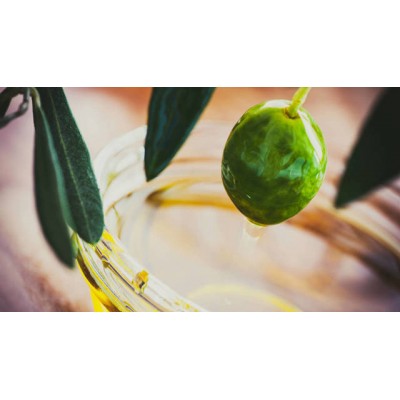 Масло оливковое обладает противовоспалительным действием и помогает похудеть.
